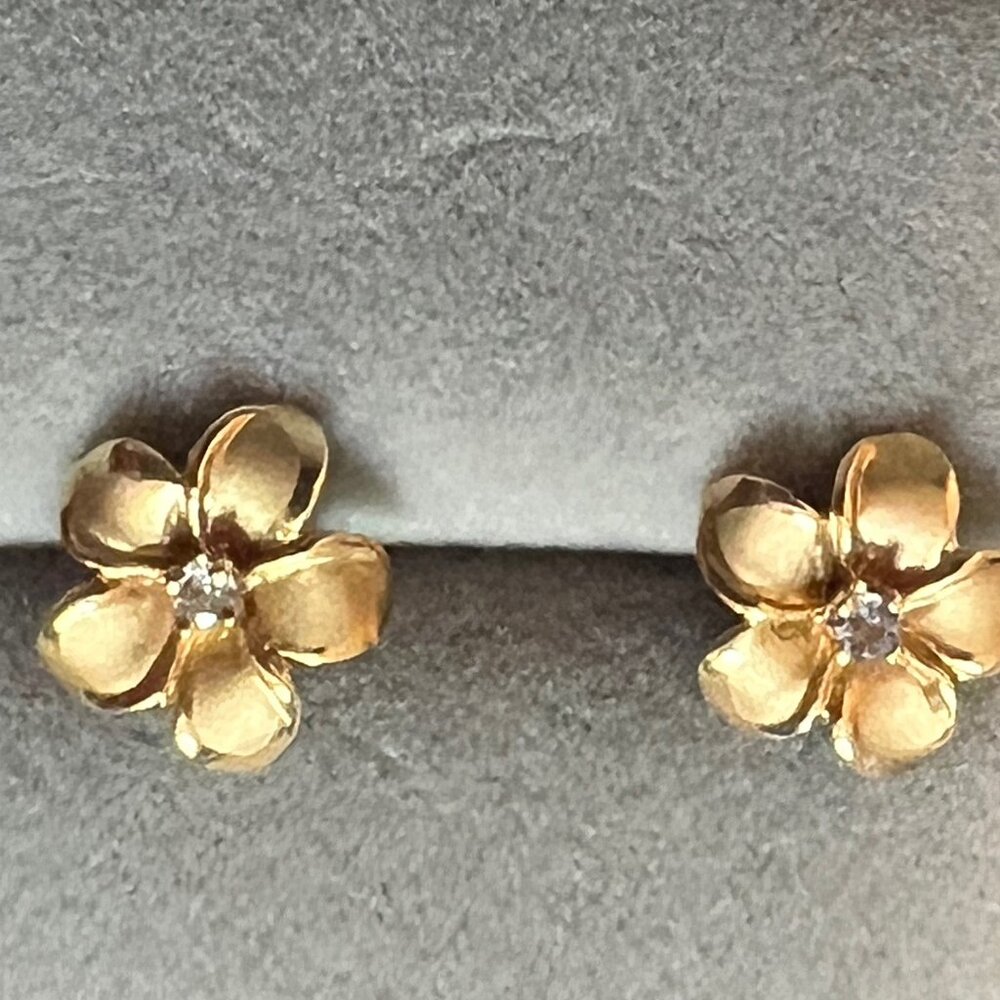 Vintage Albert David AD 14K Gold Hawaiian Plumeria Stud Earrings